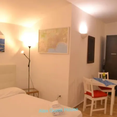 Apartment Alex Guest House. *