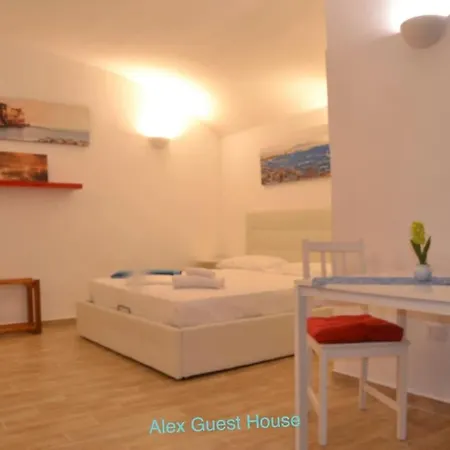 Alex Guest House. Apartment *