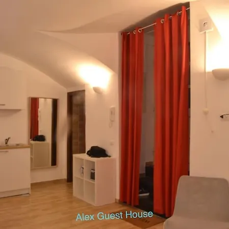 Apartment Alex Guest House. Naples