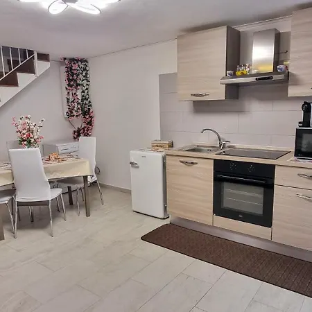 Dv House Via Toledo Quartierispagnoli Naples