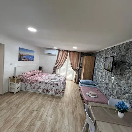 Spezzano House Naples