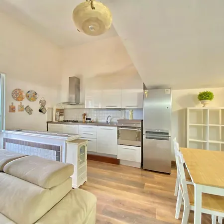 Apartment Accogliente E Moderno Per Gruppi E Famiglie, Con Vista Mozzafiato Su E Vesuvio Naples