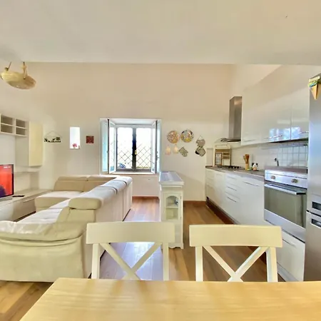 Apartment Accogliente E Moderno Per Gruppi E Famiglie, Con Vista Mozzafiato Su E Vesuvio Naples