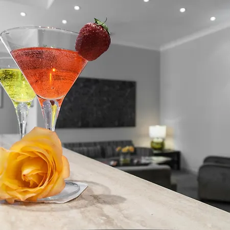 Nuvo Naples