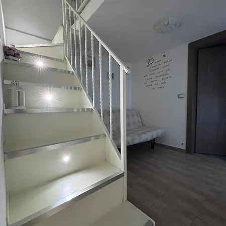 Apartment La Casa Di Zia Raf Naples