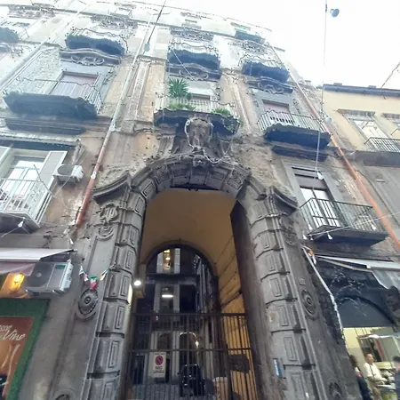 Il Balconcino Ai Tribunali Naples