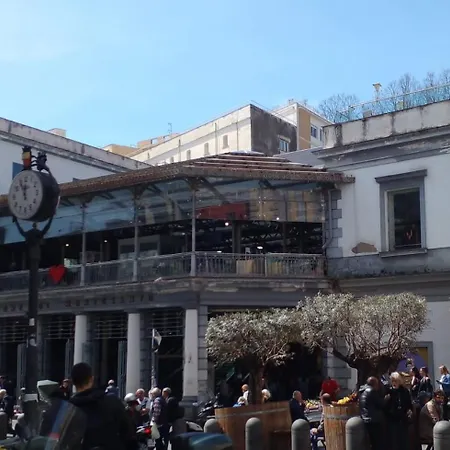 Metro Montesanto Nyaraló *