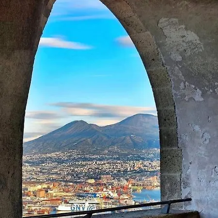 Apartment Panoramic, Metro Vomero - Elegante *