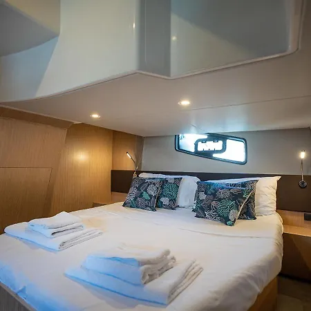 Botel Greros Yacht By Clapa H.&g Group