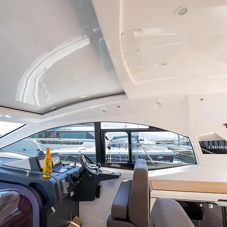 Botel Greros Yacht By Clapa H.&g Group