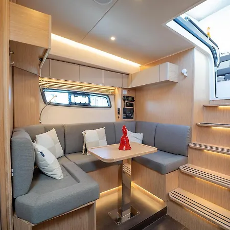 Botel Greros Yacht By Clapa H.&g Group *