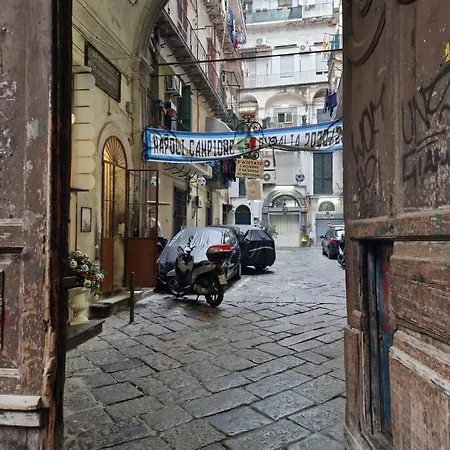 Vivaldo Spaccanapoli Naples