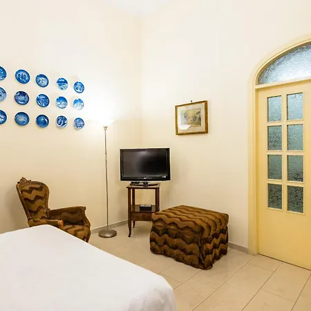 Homely By Wonderful Italy Apartment Naples