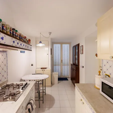 Apartament Riviera House 2 Sea View Group And Family By Houseinnaples Neapol