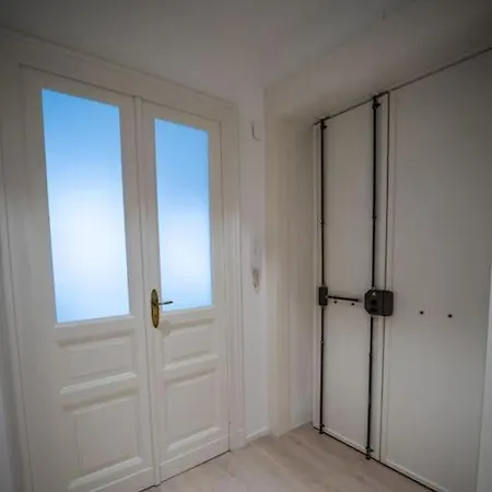 Luxury In Apartment *