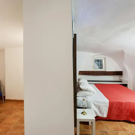 La Casa Tra Dante E Toledo * Naples