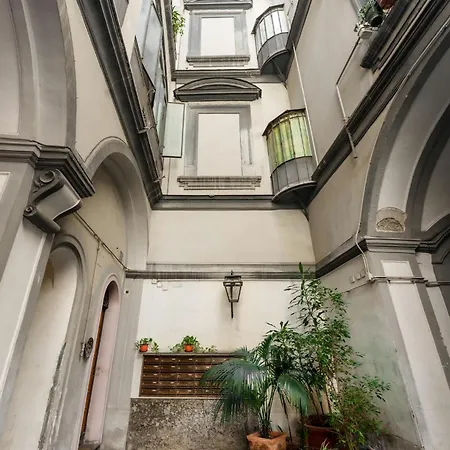 La Casa Tra Dante E Toledo Naples