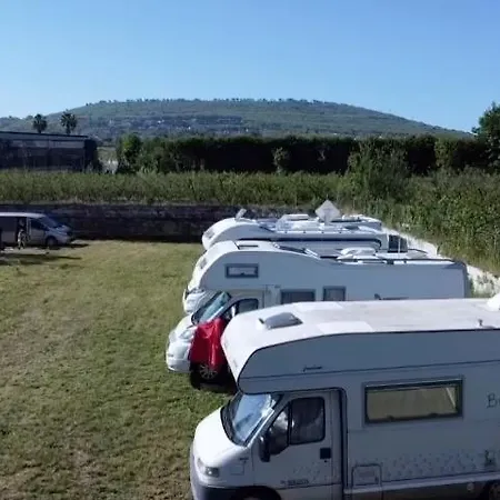 Sosta Camper E Roulott L'amour