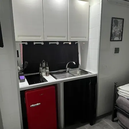 Apartment Essential Small House Naples