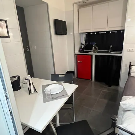 Essential Small House Naples