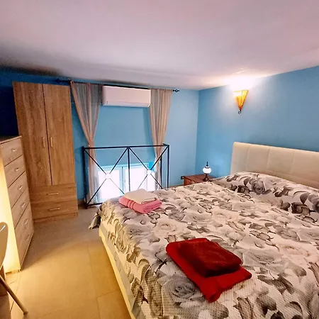 Goldencube Guest house Naples