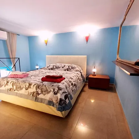 Goldencube Guest house Naples