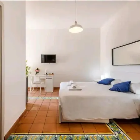 Guest house Be Neapolitan La Dimora Degli Artisti Naples