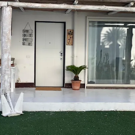 Pool And Garden House Apartment