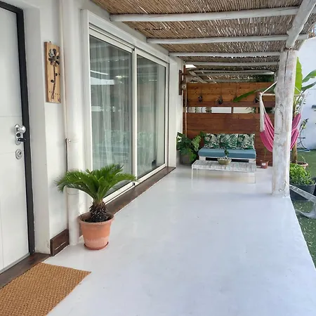 Pool And Garden House Apartment *