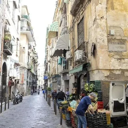 Giorgia's Historic Center Apartment