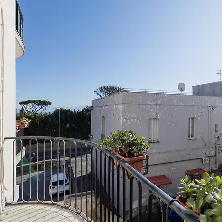 Una Bomboniera A Posillipo Apartment