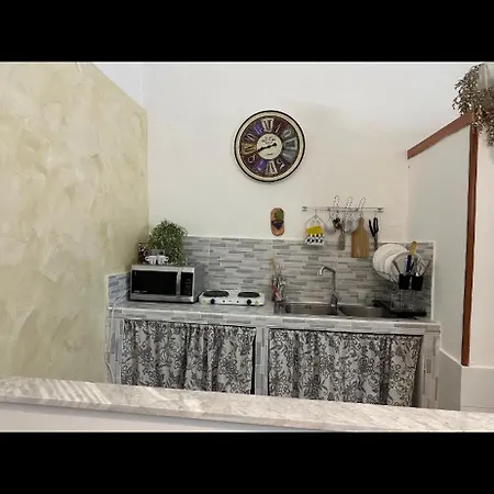 Apartment Portico House 17 *