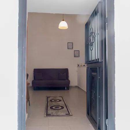 Apartment Portico House 17 *