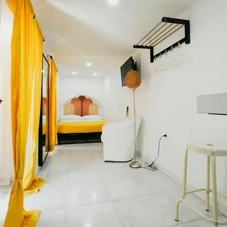 Apartment Luminoso Rifugio Vicino La Metro Naples