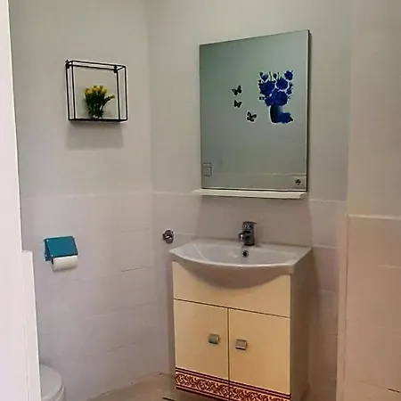 Le Ginestre Apartment *