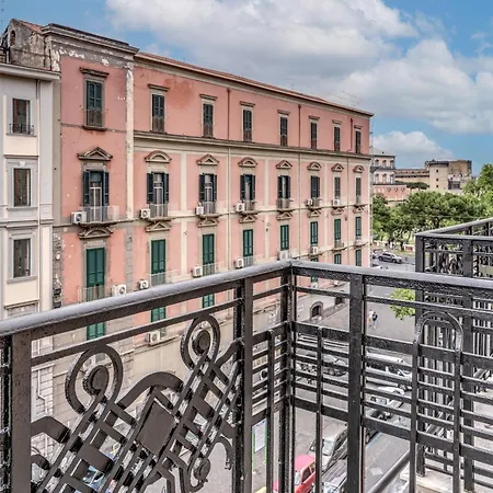 Palazzetto Santa Lucia * Nápoly