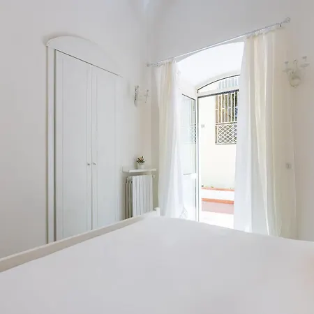Apartment Donna Filomena Con Patio By Wonderful Italy *