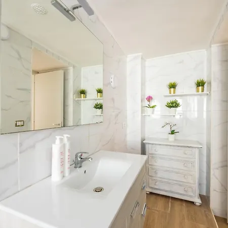 Apartment Donna Filomena Con Patio By Wonderful Italy