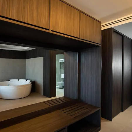 Gold Tower Lifestyle 4* Napoli