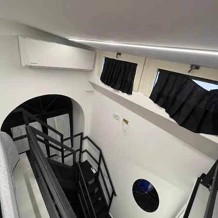 Lux House Airport Pensionat *
