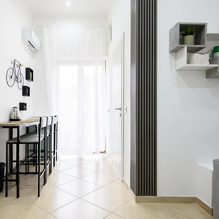 Giordano Center Apartment