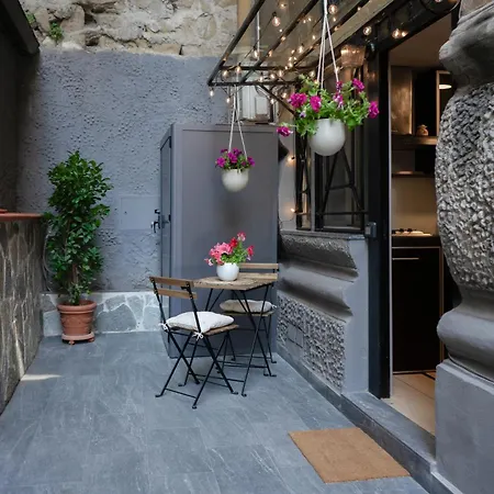 La Casa Del Gigante - * Naples