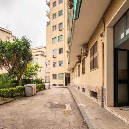 Apartment Casa Arenula By Domusextra Naples