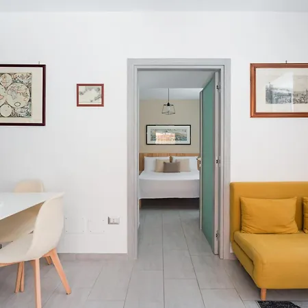 Independent House 51 Naples