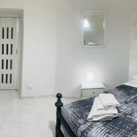 Tiffany House Apartment *