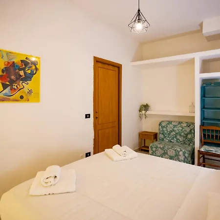 Apartment Via Mezzocannone 97 Naples