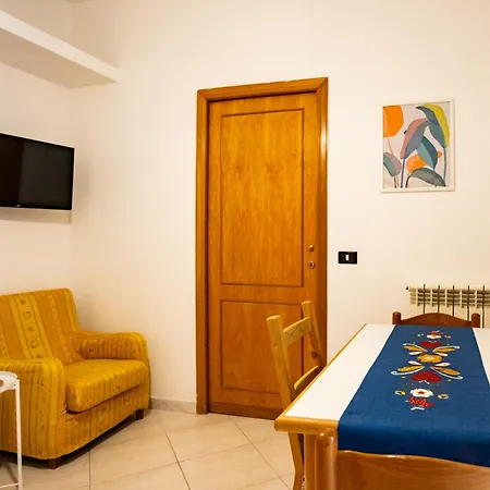Apartment Via Mezzocannone 97 Naples