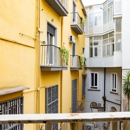 Via Mezzocannone 97 Apartment *