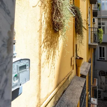 Apartment Via Mezzocannone 97 Naples
