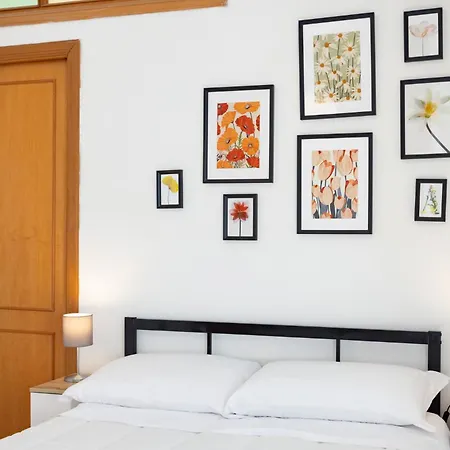Apartment Via Mezzocannone 97 Naples